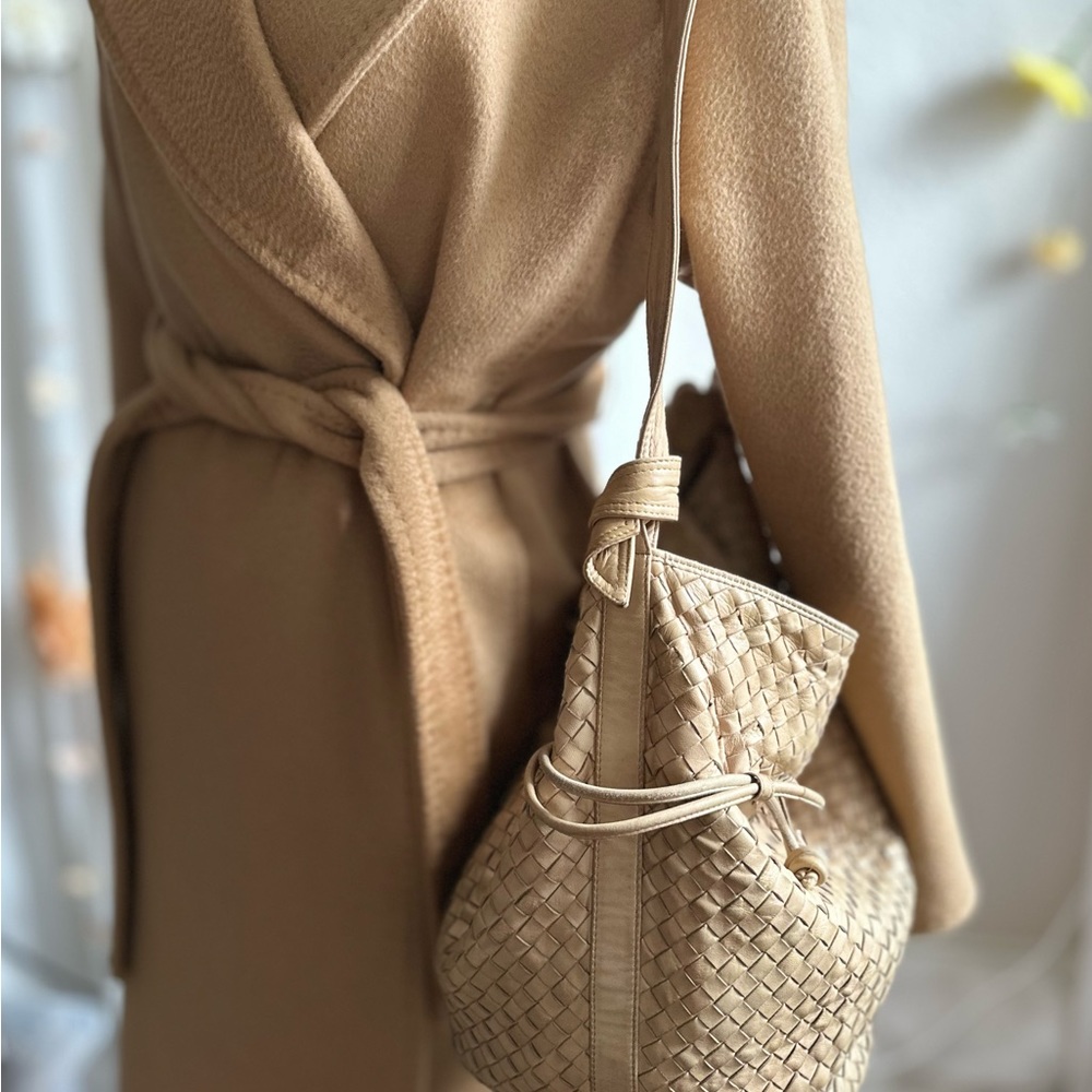 Bottega Veneta Intrecciato Hobo, Boho, Slouchy, Chic!  Natural almond color Y2K